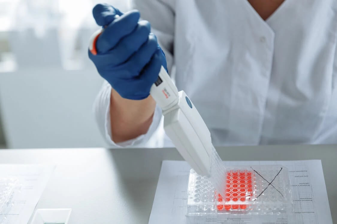 Fluoroquinolones target two bacterial type II topoisomerases - DNA gyrase and topoisomerase IV - enzymes essential for DNA replication and cell division.