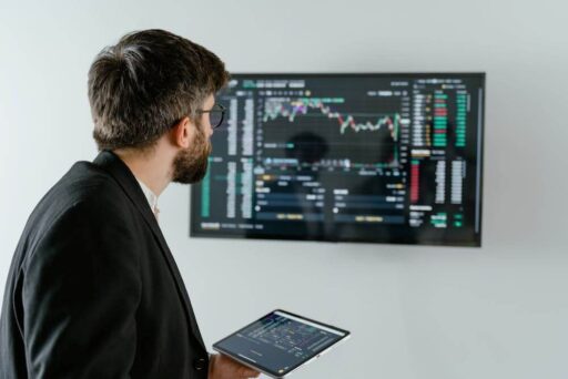 From Analyst to Leadership: Skills You Need to Grow in Finance