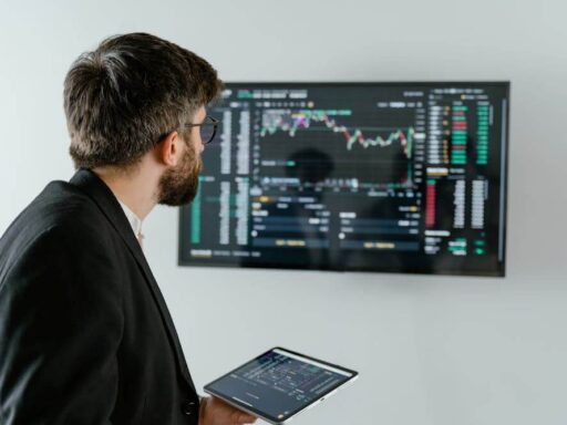 From Analyst to Leadership: Skills You Need to Grow in Finance