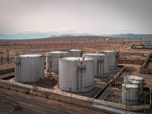 Upstream, Midstream, Downstream: How To Choose The Right Oil Stocks