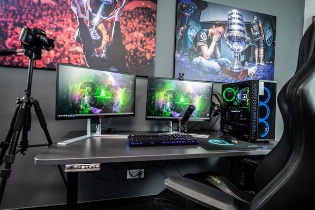 8 Standing Desks For American Multi-Monitor And Gaming Setups In 2026
